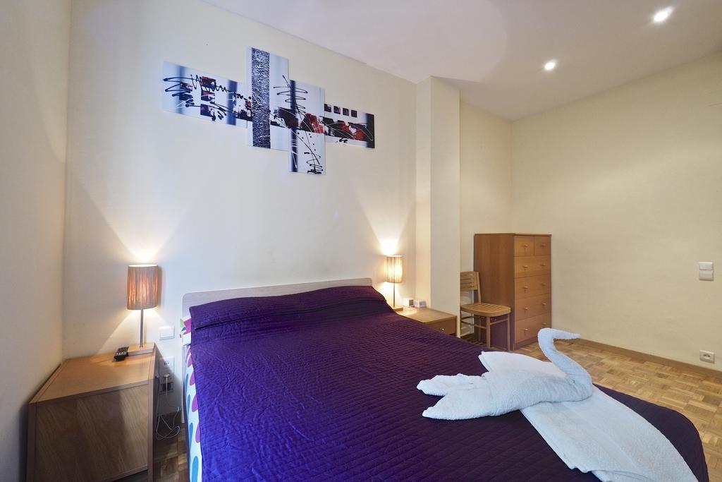 Auberge de jeunesse Motorsport Barcelone Extérieur photo