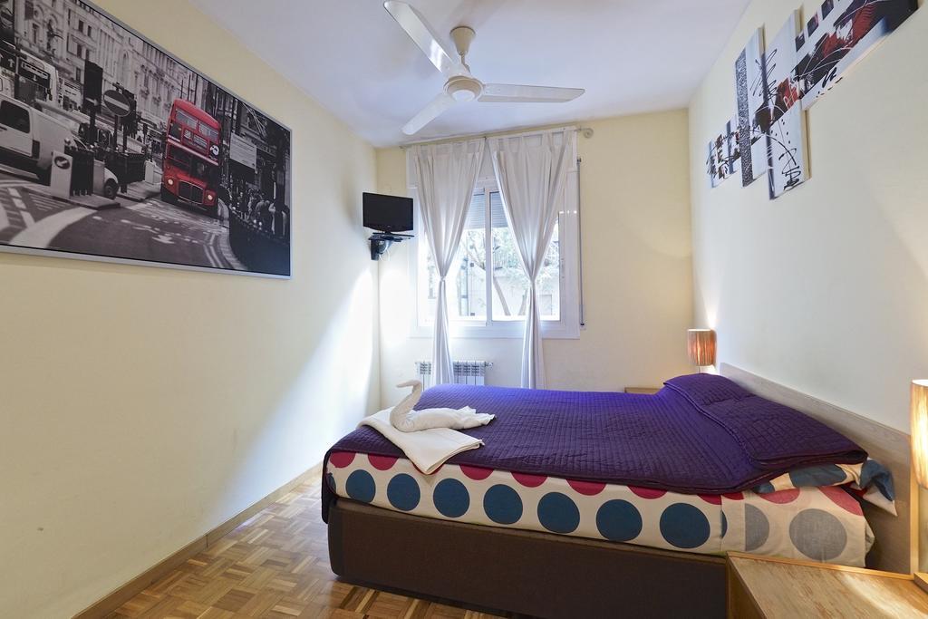 Auberge de jeunesse Motorsport Barcelone Extérieur photo